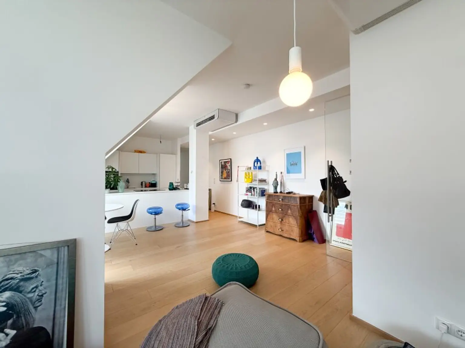 TOP MODERNE 2-Zimmer DG-Wohnung in bester City Lage zu vermieten!