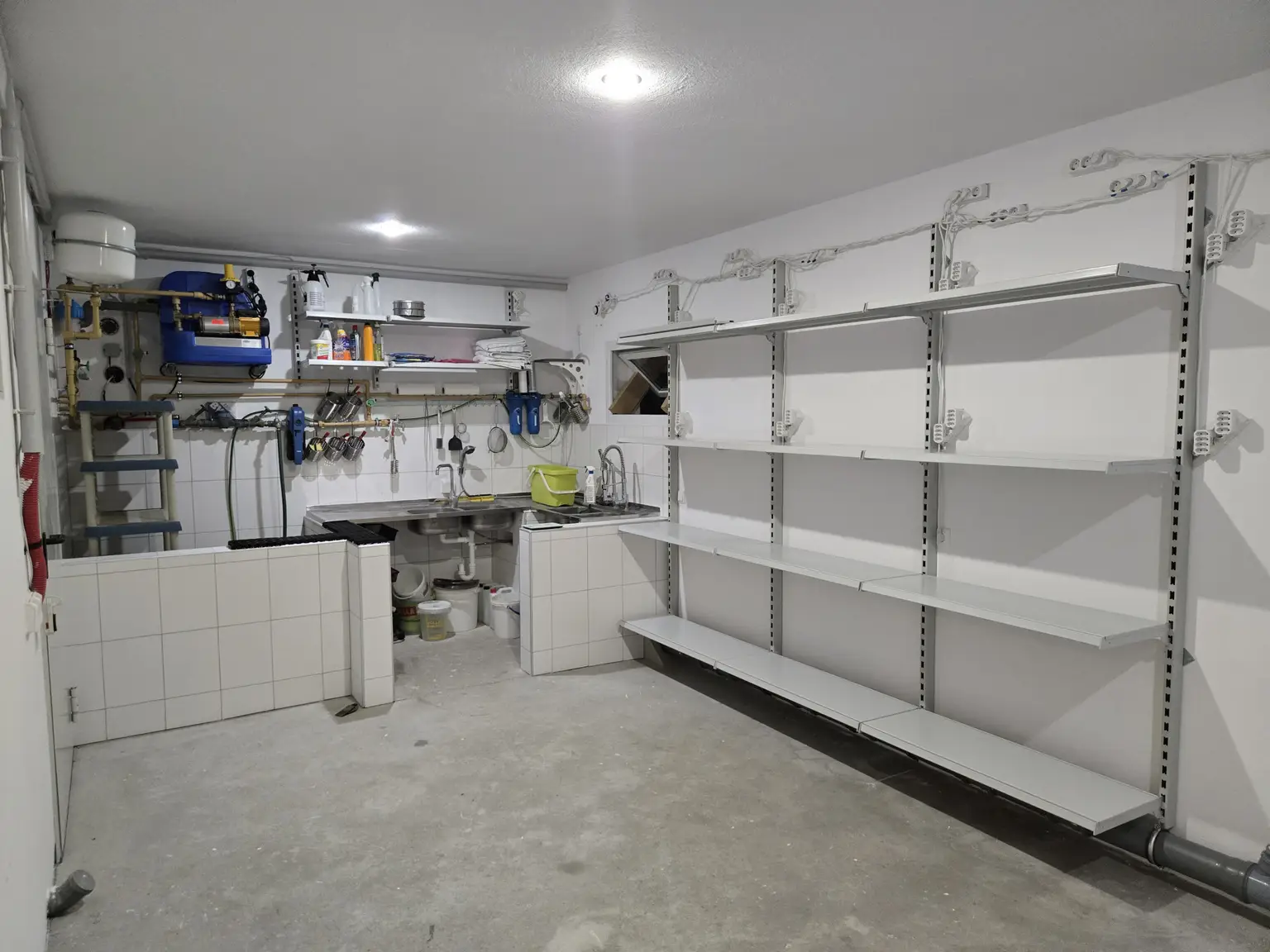 Spezialraum für Aquarienbecken und Wasserwerkanlage