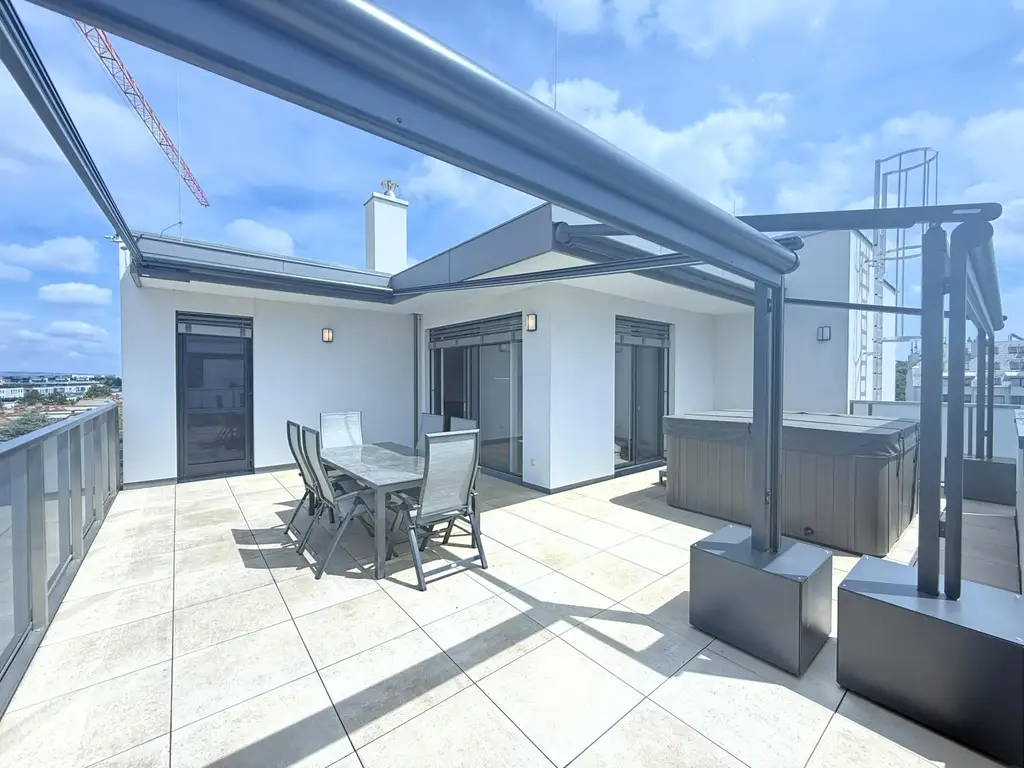 Luxus Penthouse mit Outdoor-Jacuzzi wird komplett möbliert vermietet // Luxury penthouse with outdoor Jacuzzi available for rent, fully furnished //