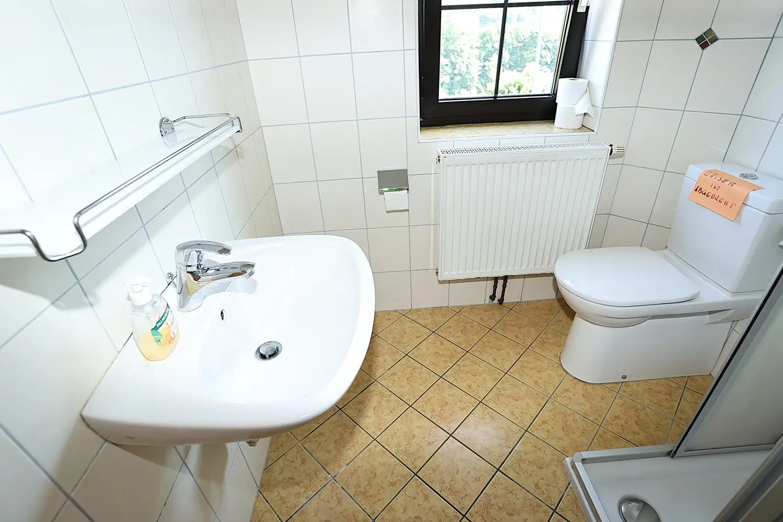 Ein-/Zwei- oder Mehrfamilienhaus zum Innenrenovieren auf 1.343 m² Grund mit Garage und Abstellplätze