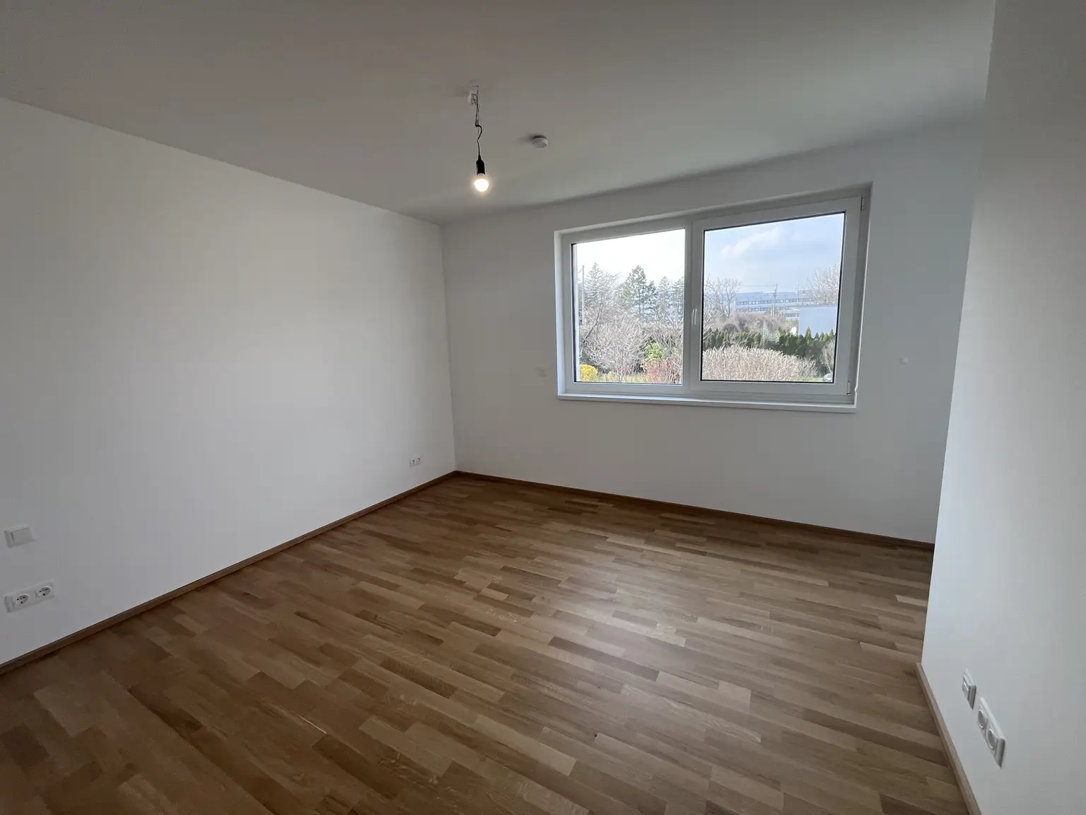 Erstbezug !! Traumhafte Doppelhaushälfte , Wohnkeller  mit Garten und 2 Stellplätzen!