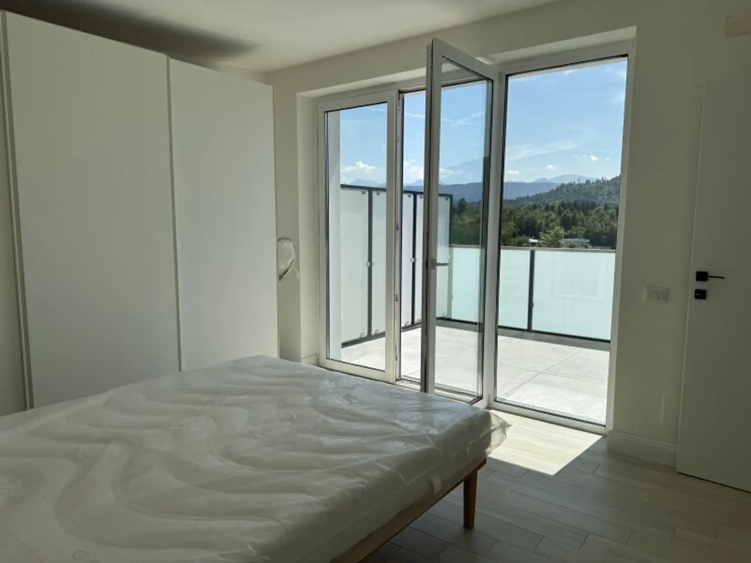 2-ZIMMER-WOHNUNG MIT PENTHOUSE-CHARAKTER IN PÖRTSCHACH AM WÖRTHERSEE – ERSTBEZUG