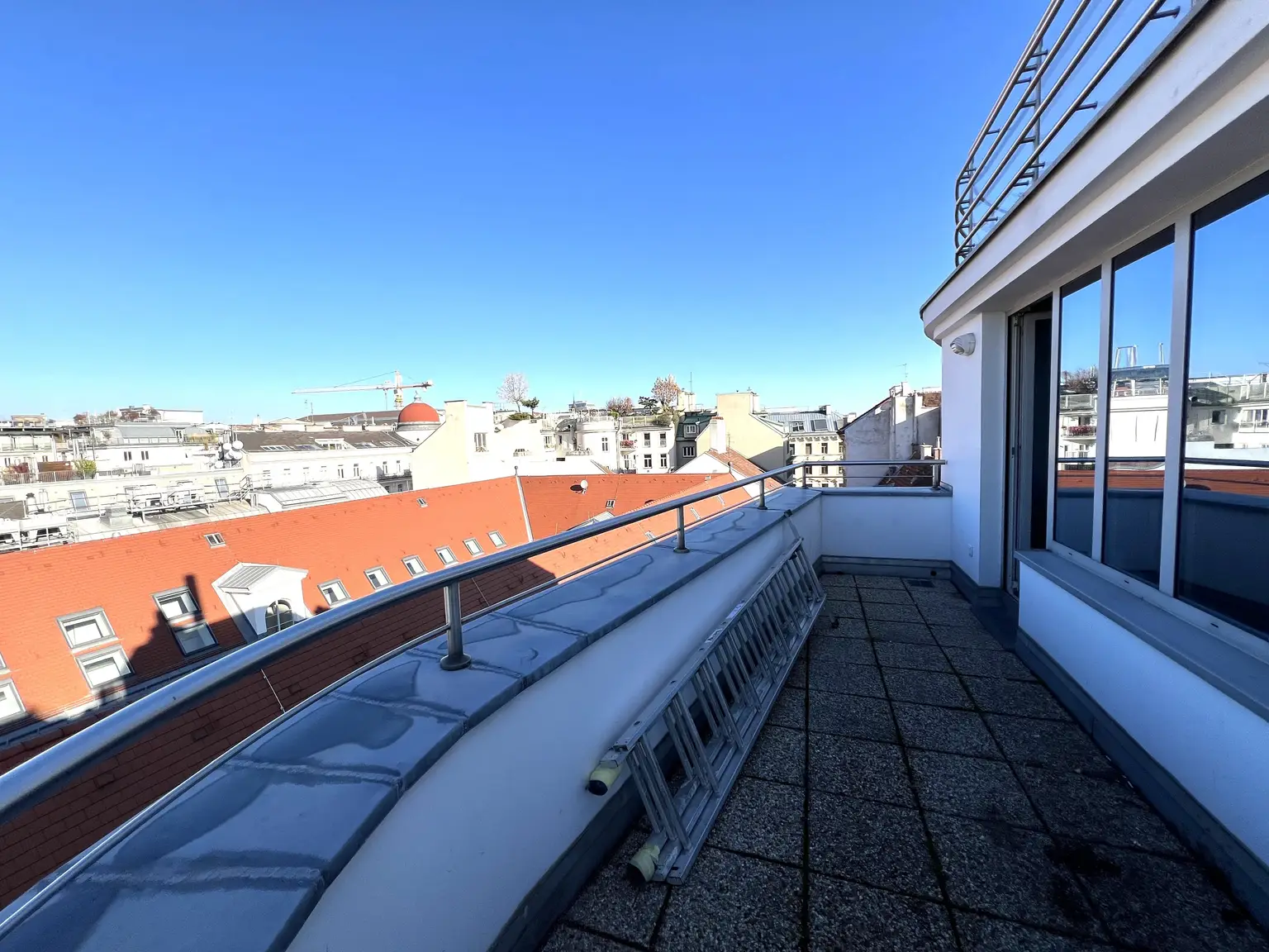 IN VORBEREITUNG: Moderne, klimatisierte 3-Zimmerwohnung mit Terrassen und Wintergarten im Wiener Zentrum