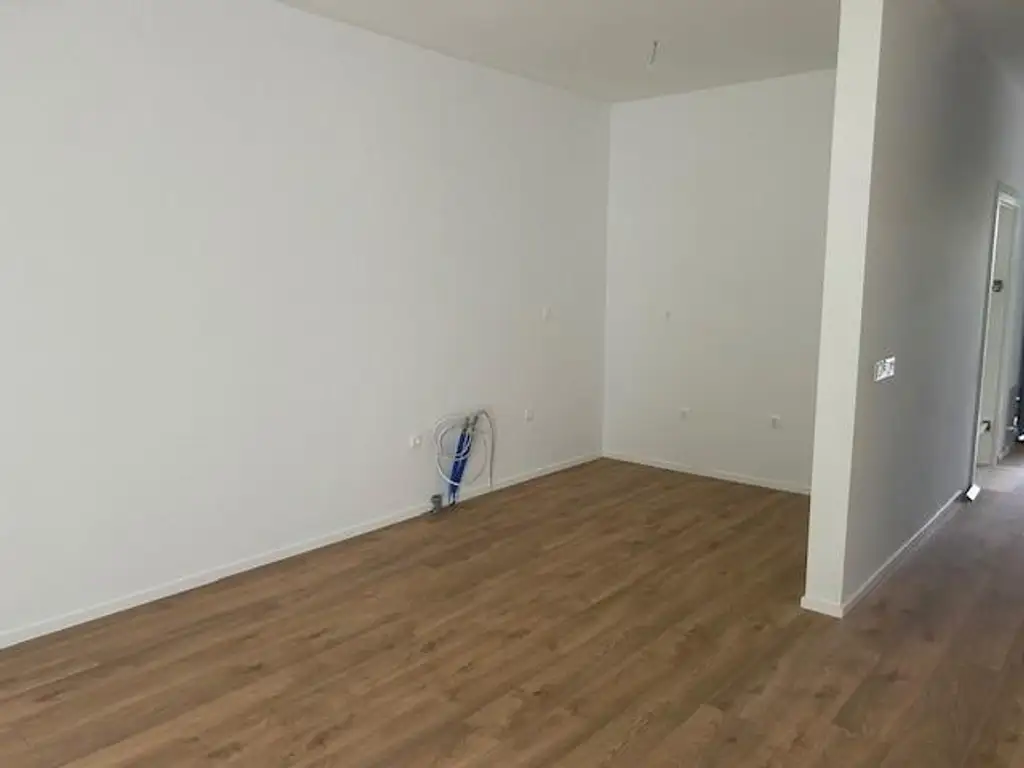 Neu gebaute Doppelhaushälfte mit großem 3fachcarport  in beliebter Siedlung