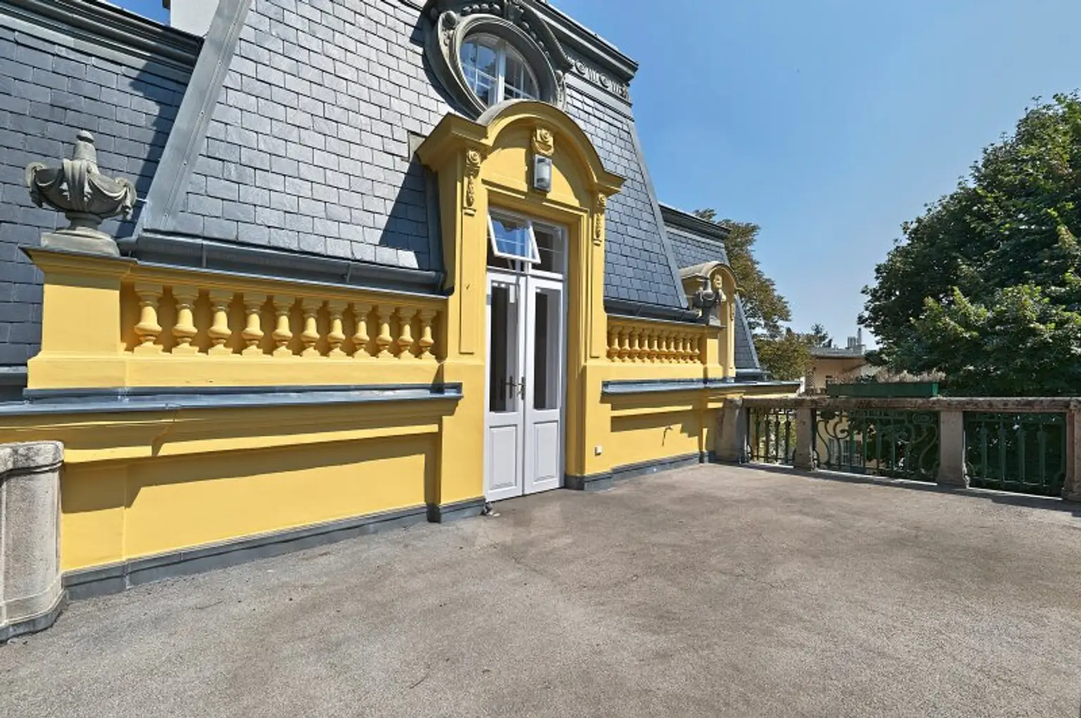 Luxuriöse Familienresidenz oder Büro-Wohnen: 230 m² mit großer Terrasse und Garage!