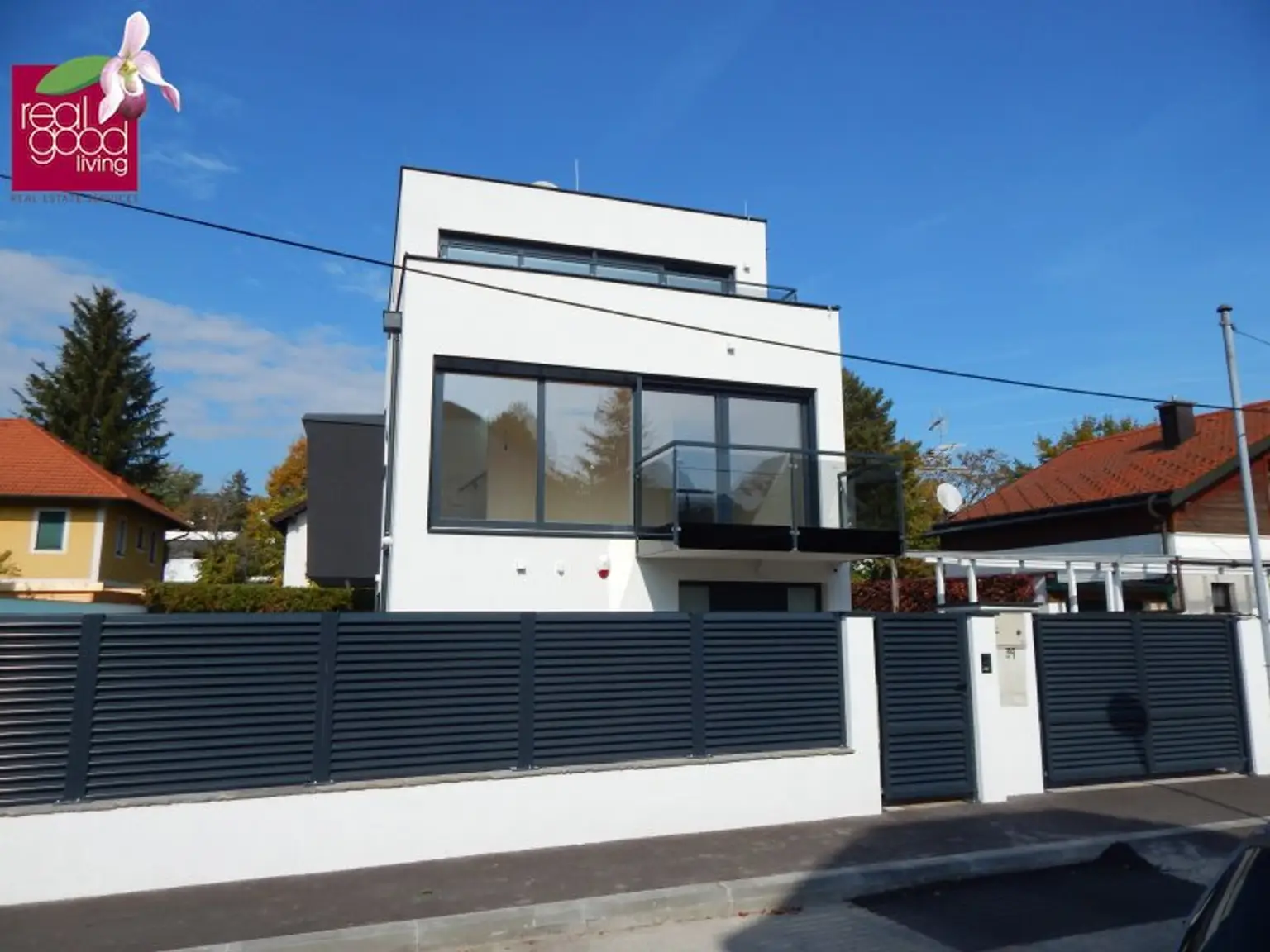 PROVISIONSFREI – Villa mit Pool, voll unterkellert – mit Top-Ausstattung