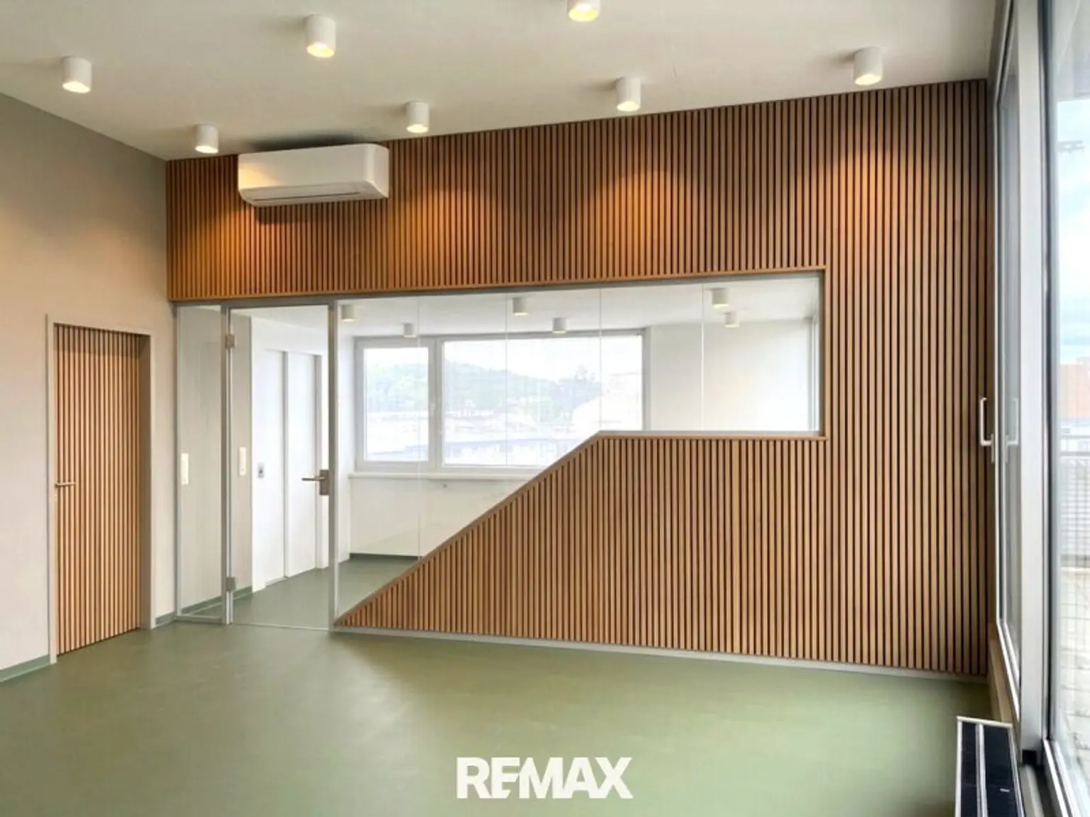 Modernes Praxishaus/ Bürohaus in Hietzing mit Garage & 4 Stellplätzen