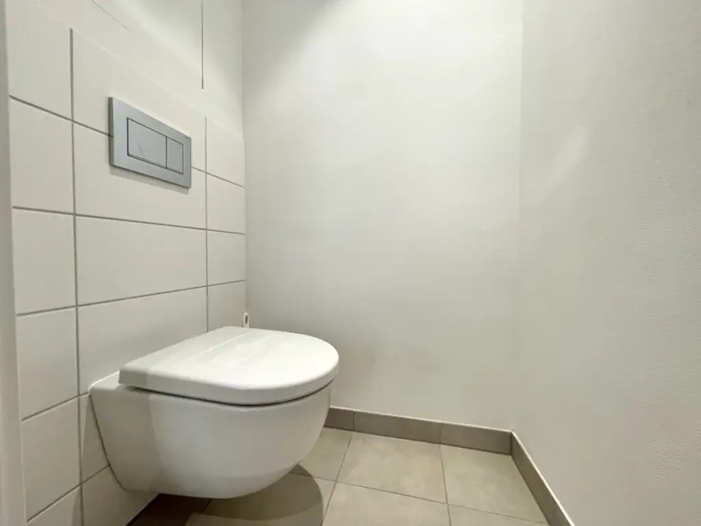 *TERRASSENTRAUM - Goldener Hirsch – Stilvolle 3-Zimmer-Wohnung mit Terrasse & Balkon in der Ziedlergasse, 23. Bezirk*