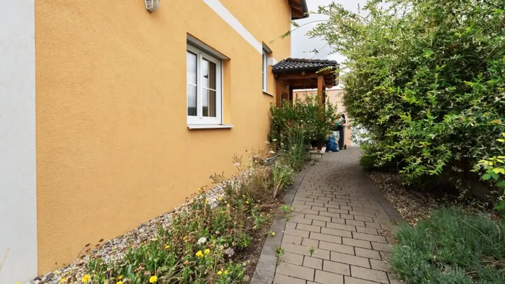 Charmantes Einfamilienhaus mit Nebengebäude und Doppelcarport – Ihr neues Zuhause wartet!