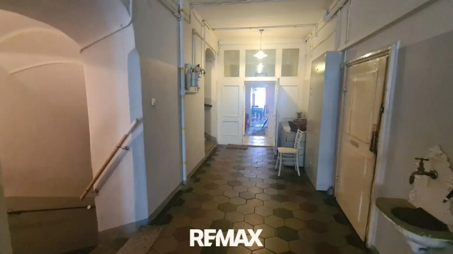 Stiegenhaus mit Zugang zur Wohnung