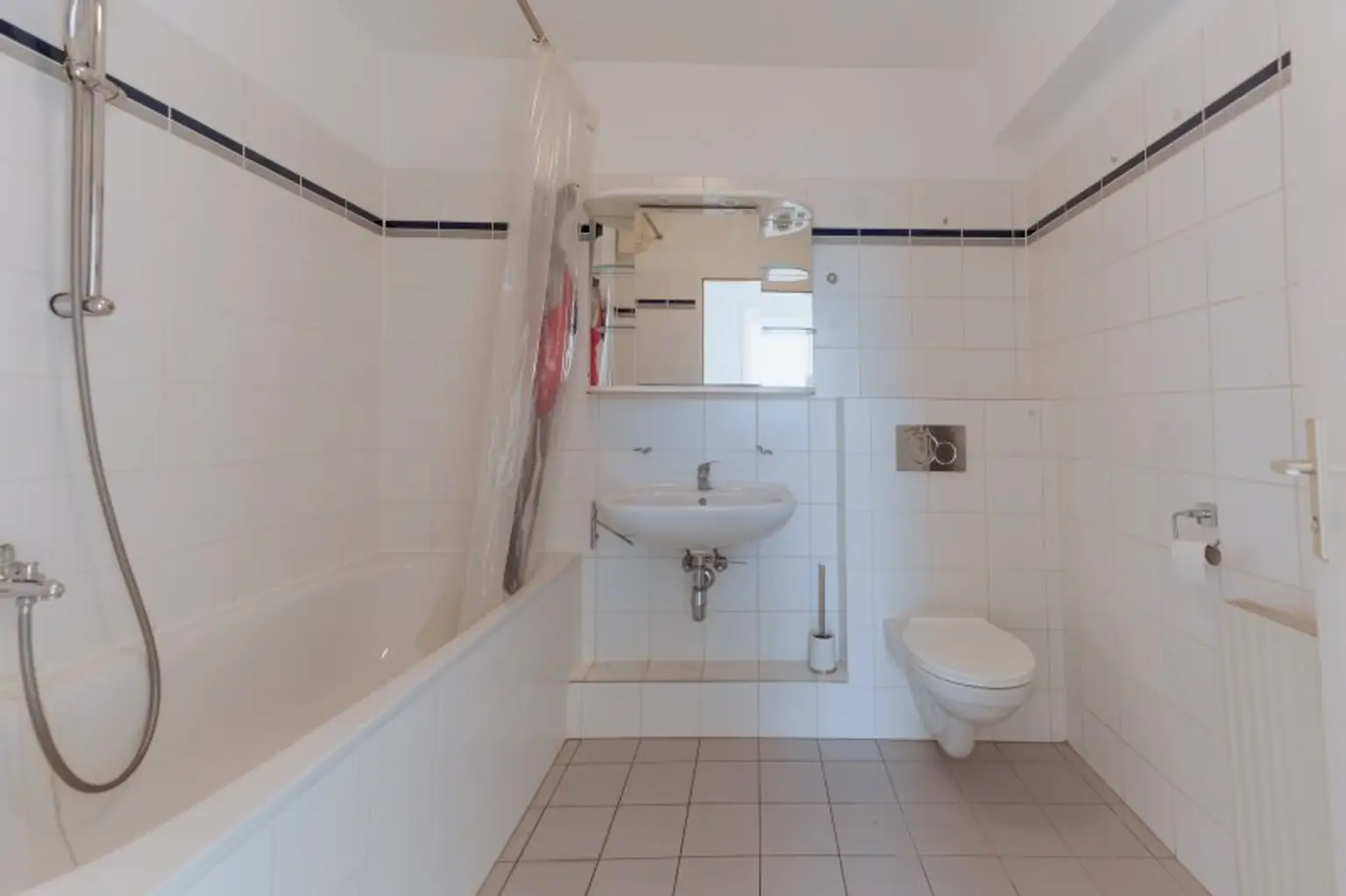 Traumhafte 3- Zimmer Dachgeschoßwohnung über zwei Etagen mit Terrasse