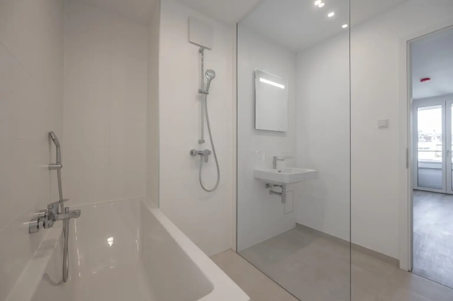 ++MOLLARD 50++ Stylish 3-room Apartment in Prime City Location (1/25)