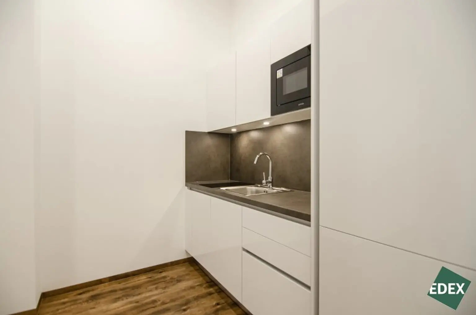 Moderne Büro-/Praxisfläche mit hochwertiger Ausstattung!