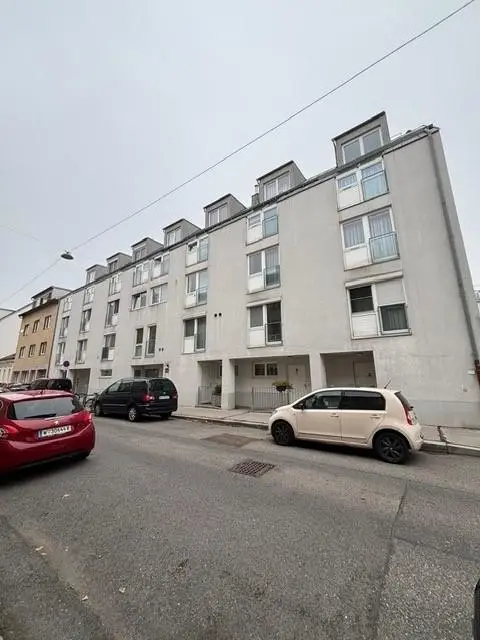 Charmante Wohnung mit guter Anbindung   und günstigen Betriebskosten  und Klimaanlage