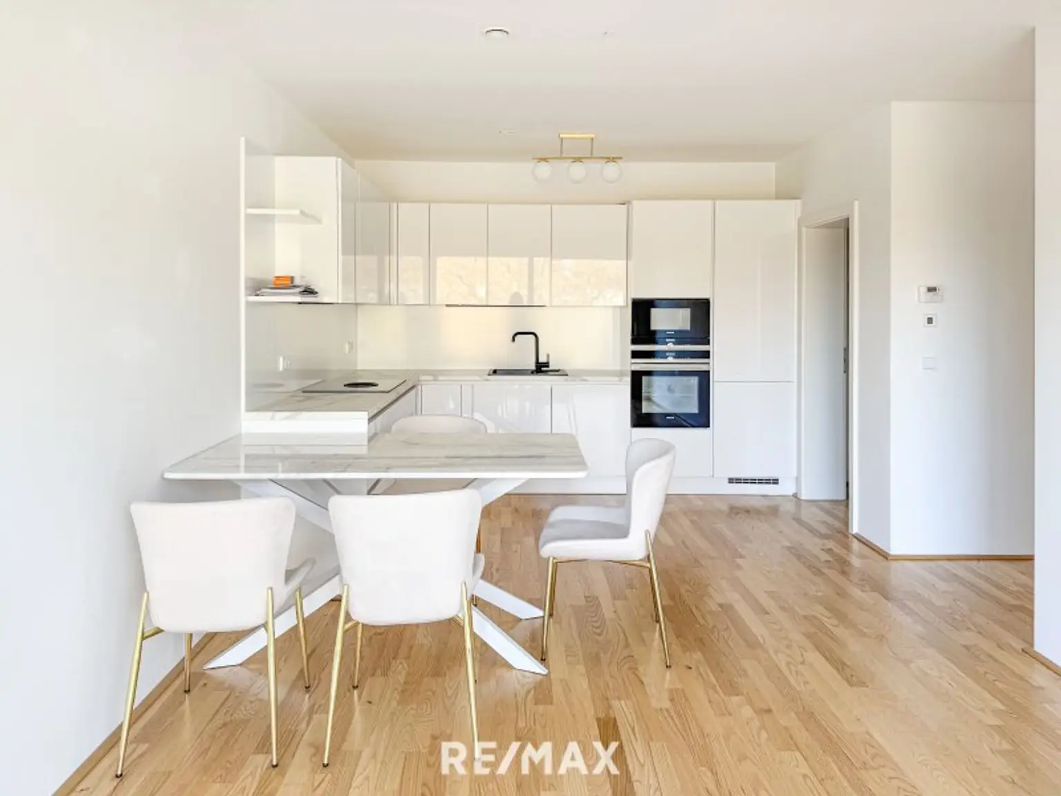 schöne, neuwertige Küche