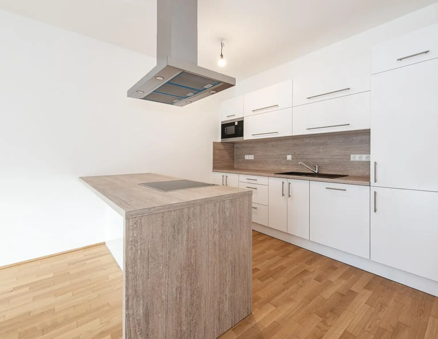 Ab Oktober! Nahe U3! Terrasse mit Weitblick! Prima 3-Zimmer-Wohnung zu vermieten!
