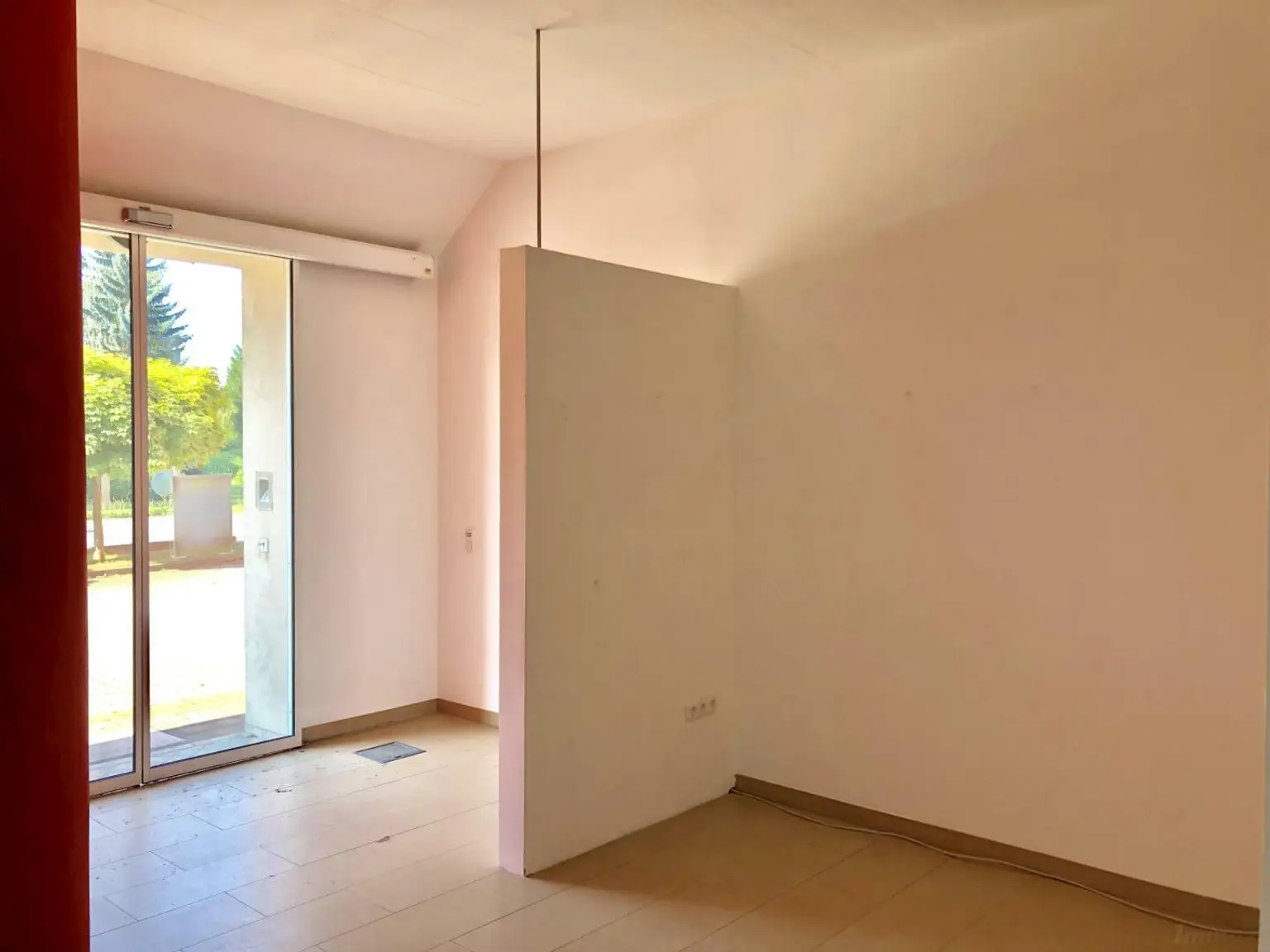 Sofortbezug: Portal-Geschäftslokal - Büro, barrierefrei - keine Gastronomie!