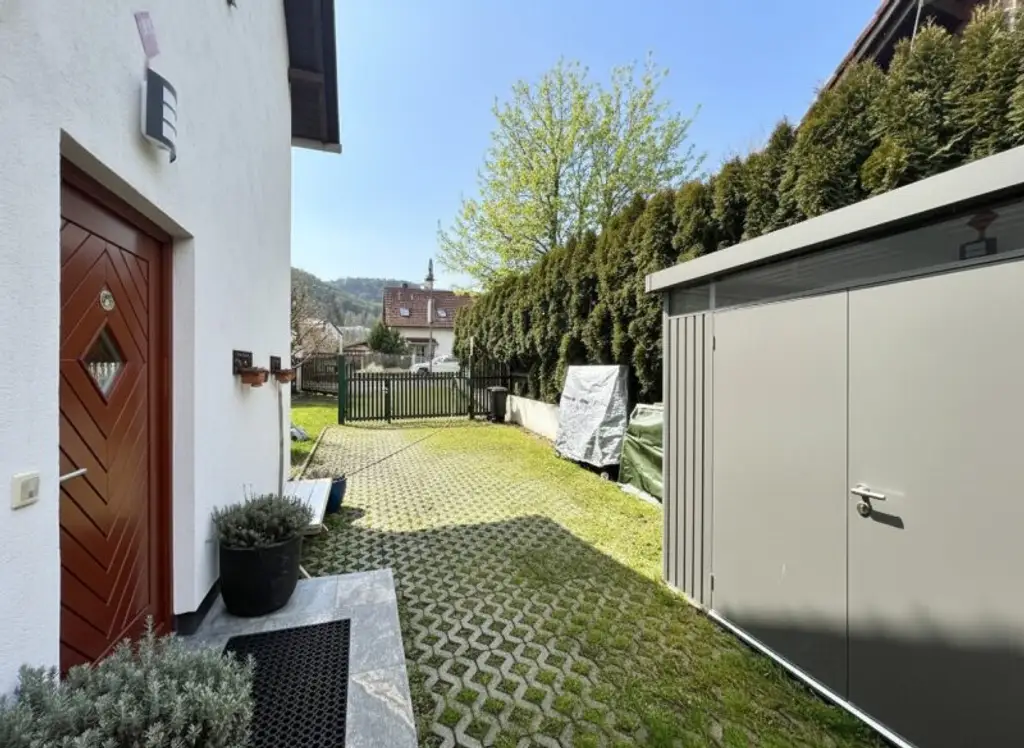 Familienhit mit Charme zum Toppreis (!) - gut geschnittene Doppelhaushälfte mit Garten & Pool in Gaaden