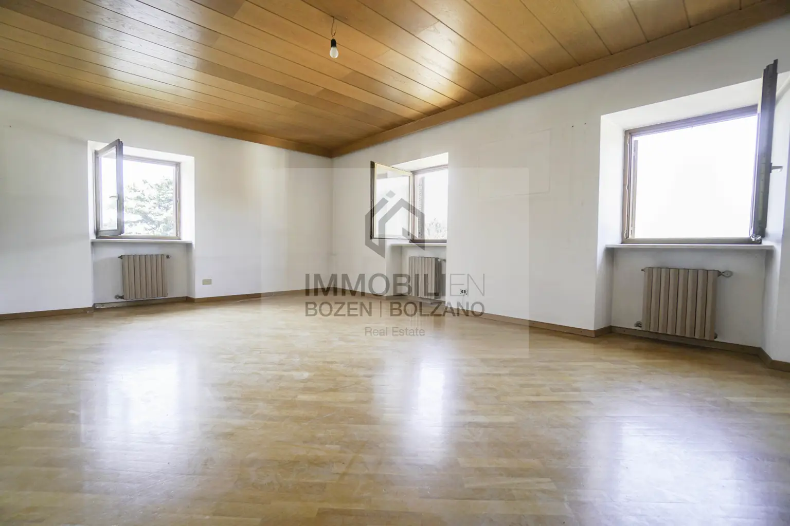 Wohnung mit Dachgeschoss in zentraler Lage in Branzoll zu verkaufen