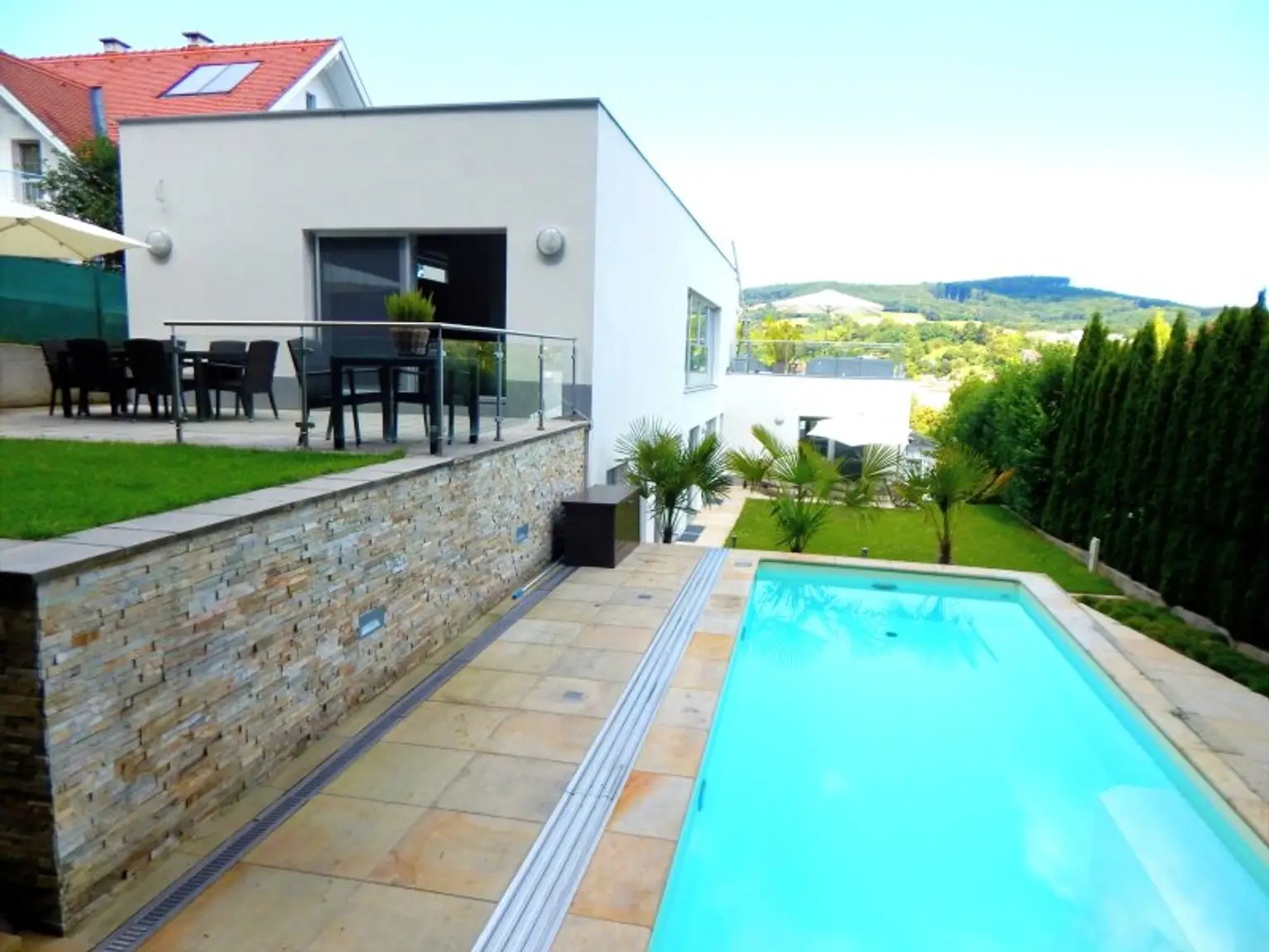 "Wohntraum" Villa mit Pool - Fernblick und direkten Zugang zum Wald