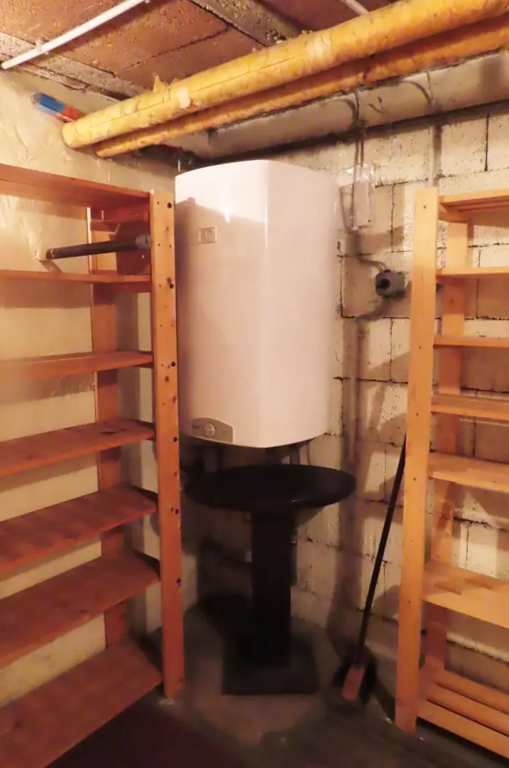 Heißwaseraufbereitung - Boiler im Keller