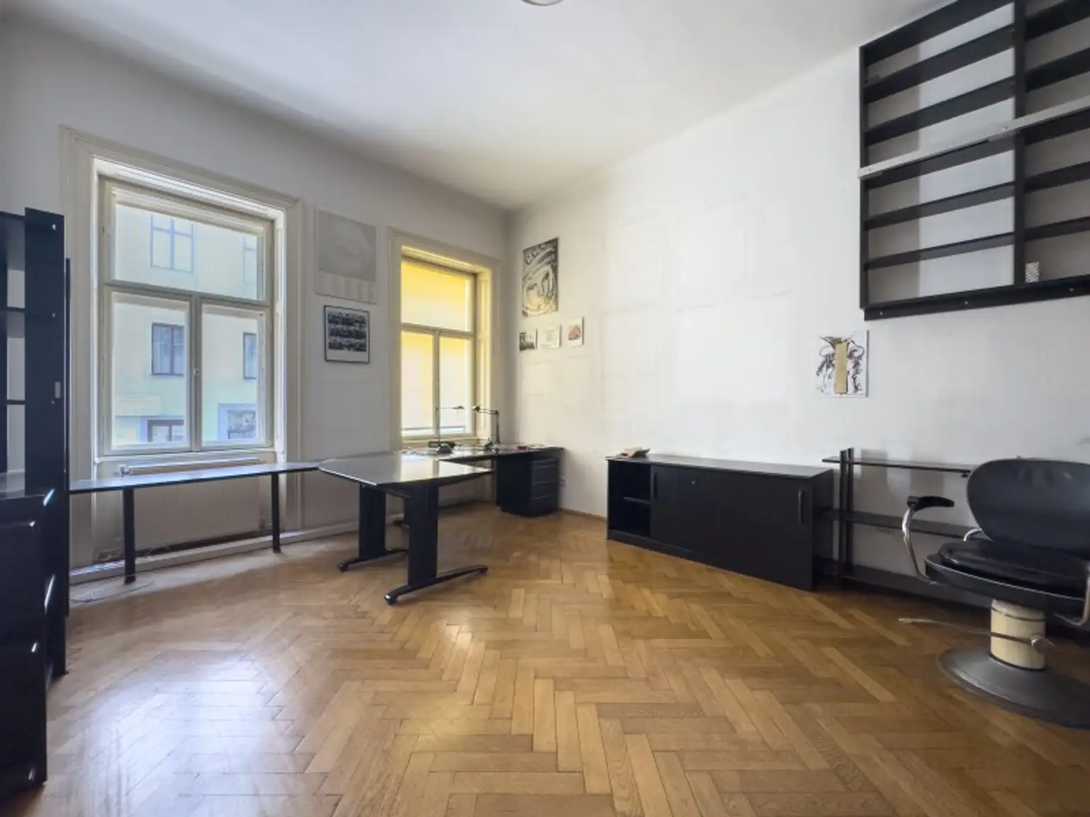 ALTBAUWOHNUNG MIT VIEL POTENTIAL BEIM AUGARTEN