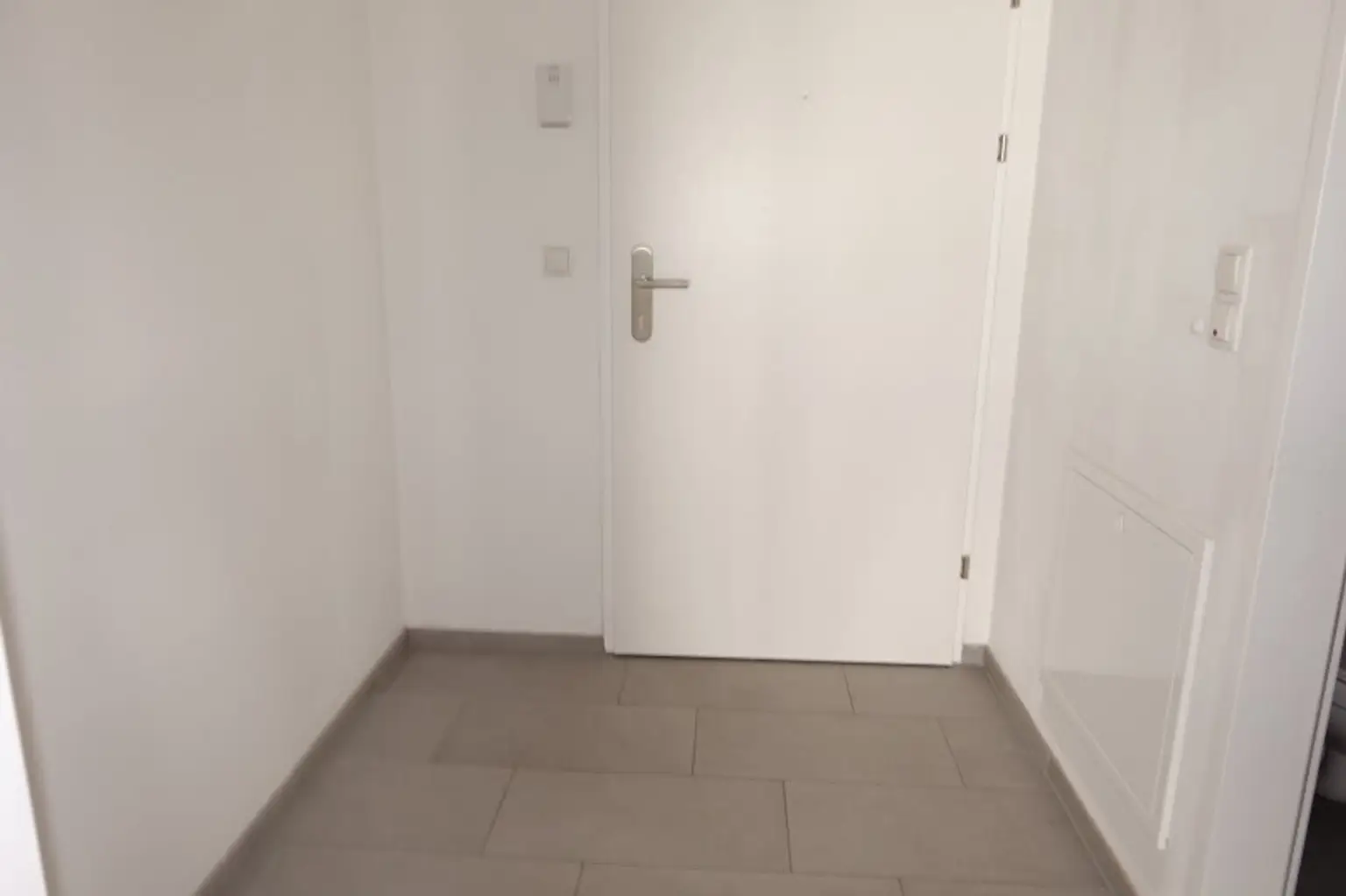 Zweitbezug, HOFSEITIGE BALKON-2 Zimmer-Neubauwohnung