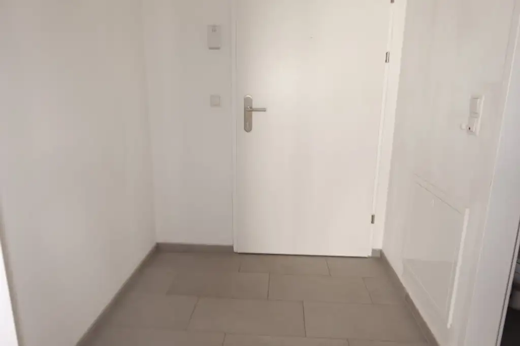 Zweitbezug, HOFSEITIGE BALKON-2 Zimmer-Neubauwohnung