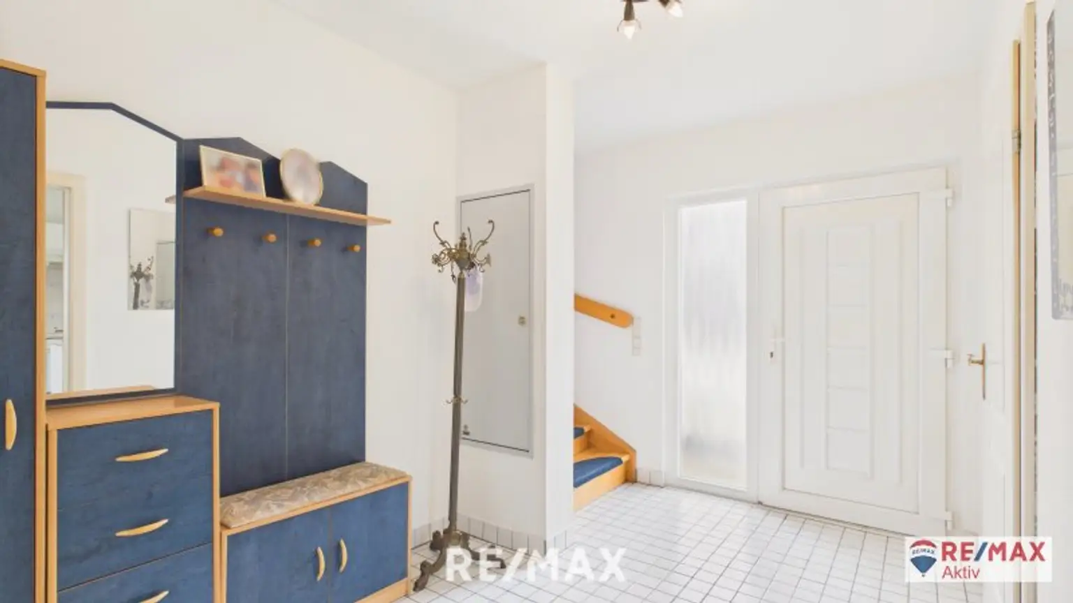 Einzugsbereites Haus mit großer Garage und großem Grundstück