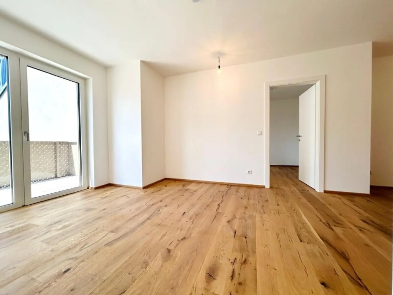 Provisionsfrei! Erstbezug nahe der UNO-City – Traumhafte Wohnung mit Freifläche · inkl. Küche