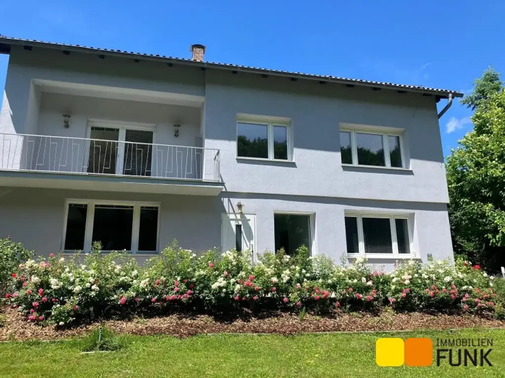 Großzügiges Haus mit Traumgarten