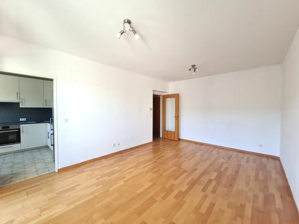 Nette 2-Zimmerwohnung mit Südloggia und Autoabstellplatz!
