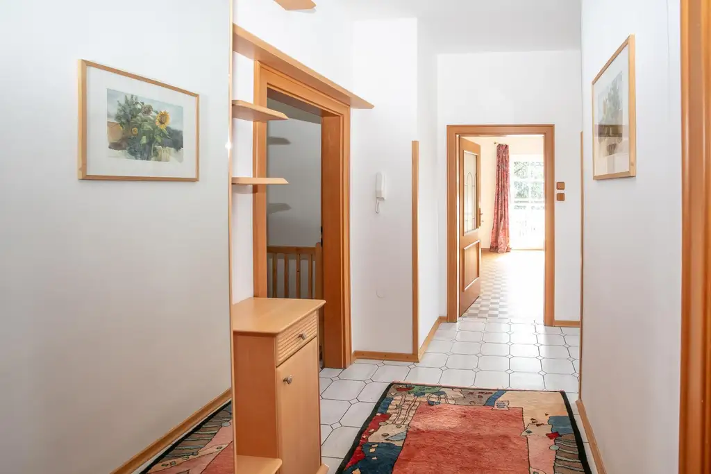 Mehrfamilienhaus - Zwei Wohneinheiten - Gewerbe möglich - großzügige Nutzflächen