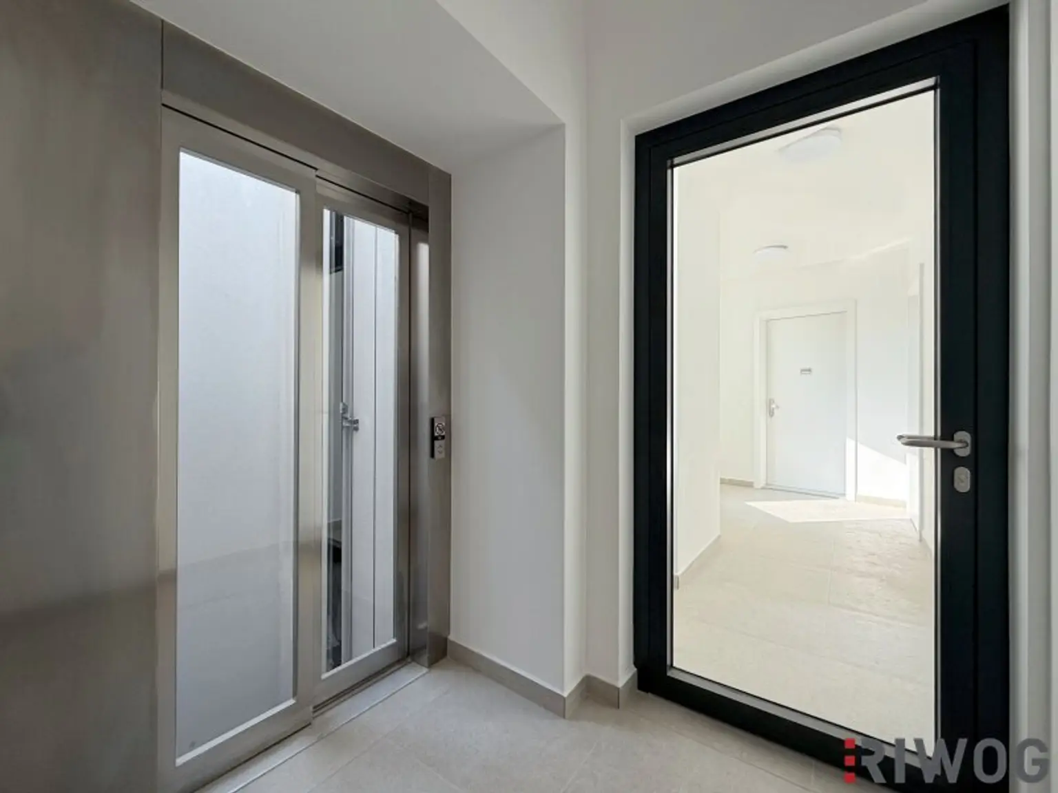 3-Zimmer Dachgeschoss-Maisonette Wohnung mit Balkon und südseitiger Innenhofterrasse | Schönbrunn-/Glorietteblick | Fernwärme | ERSTBEZUG