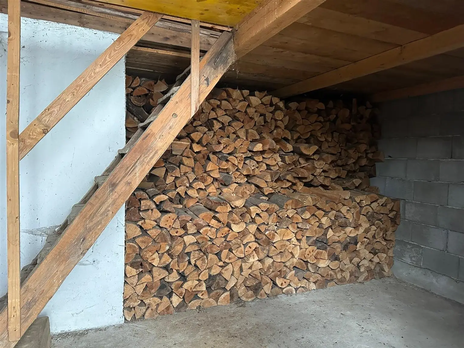 Einfamilienhaus mit Nebengebäuden