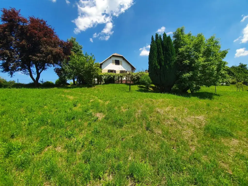 SLOWENIEN!!! Sanierungsbedürftiges Knusperhäuschen in einmaliger Aussichtslage!