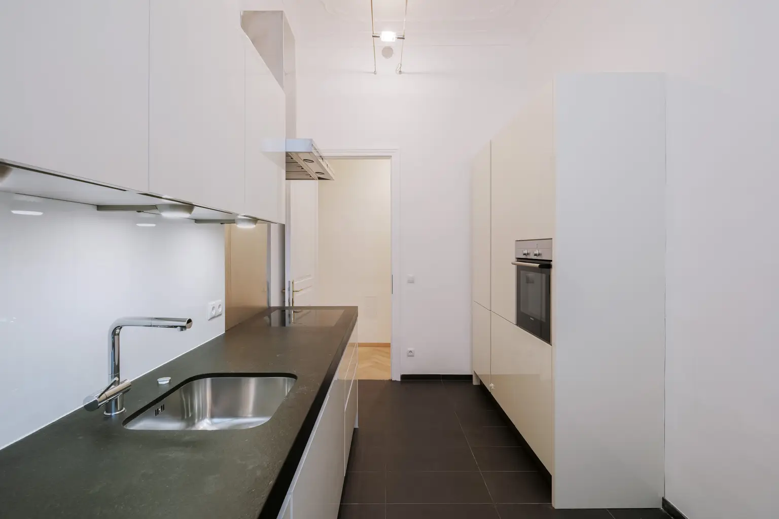 Stilvolle Altbauwohnung ca.107m² mit Balkon in Toplage 1070 Wien!