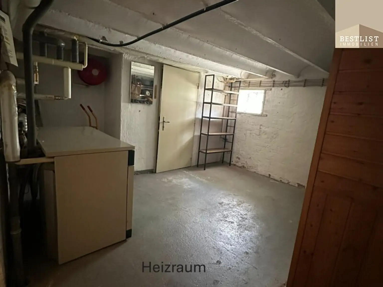 Einfamilienhaus mit Zubau - Tiefgarage und Garten