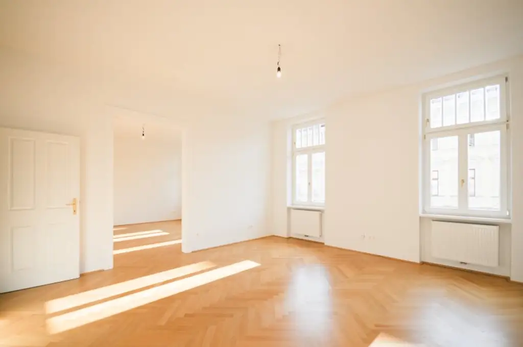 GROSSZÜGIG GESCHNITTENER 2-ZIMMER-ALTBAU IN TOLLER LAGE