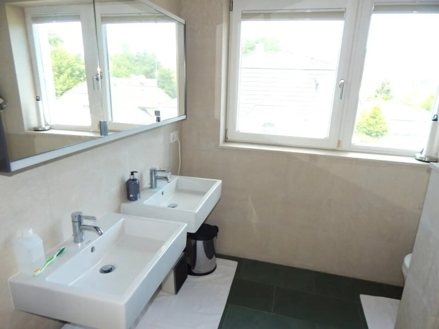 "Wohntraum" Villa mit Pool - Fernblick und direkten Zugang zum Wald