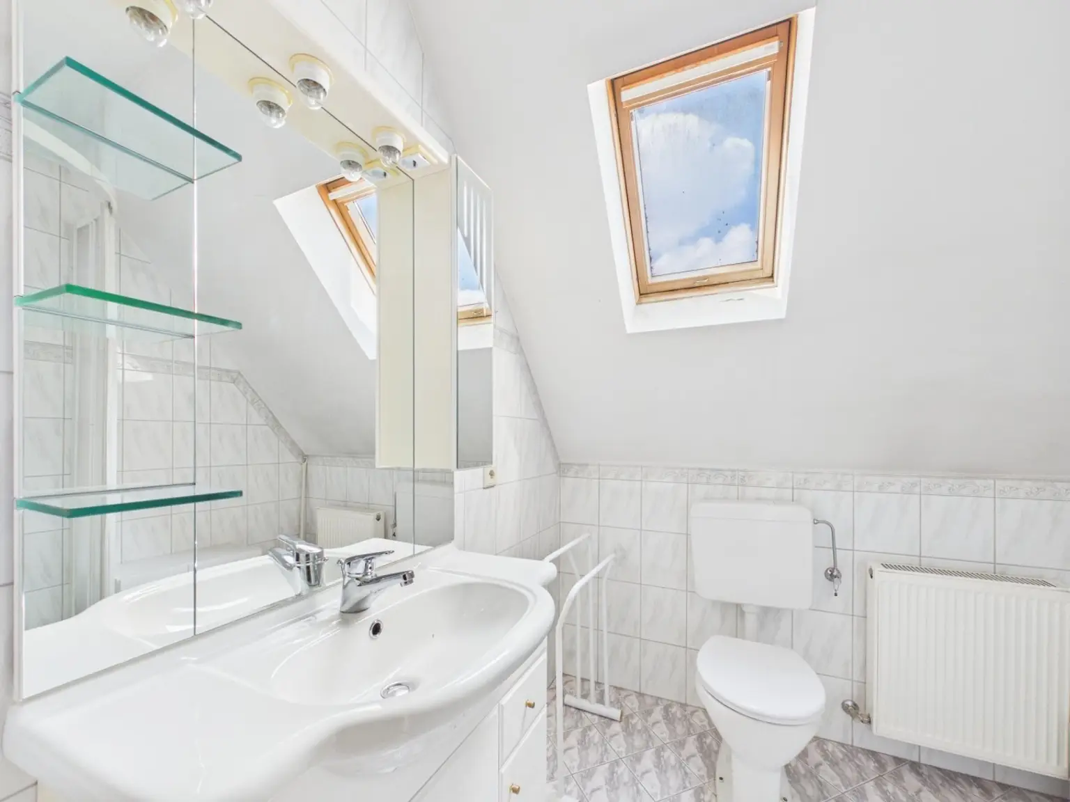 CAM04191G0-PR0091-STILL020