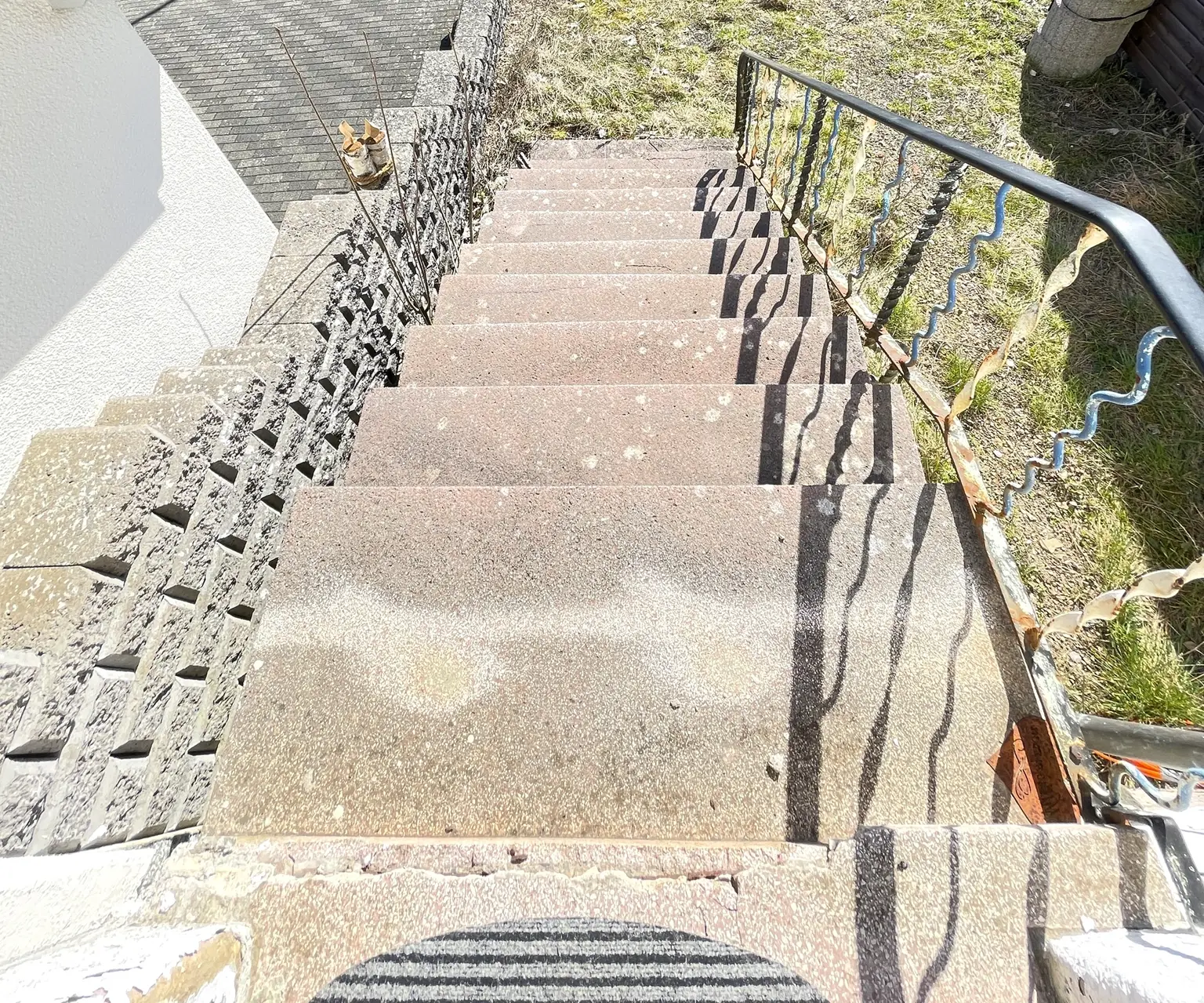 Treppe vorm Hauseingang