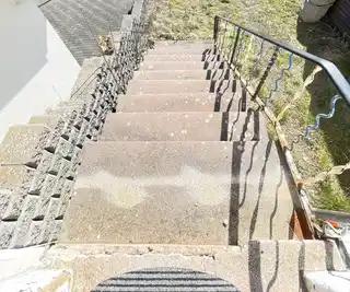 Treppe vorm Hauseingang
