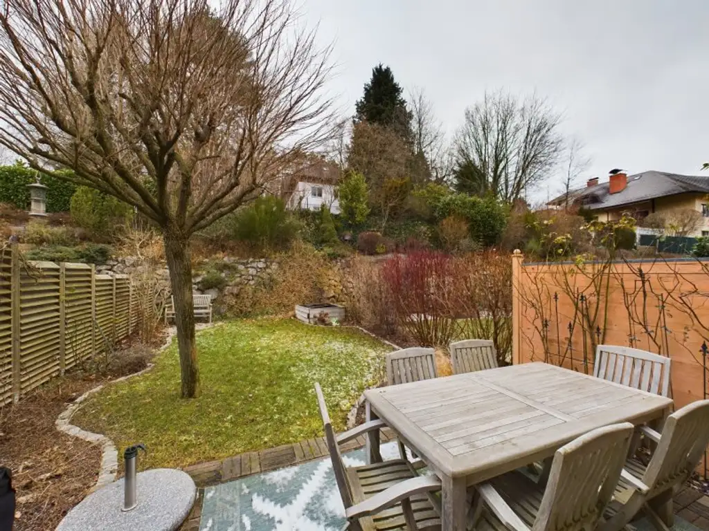 Charmantes Reihenhaus in Laab im Walde – 7 Zimmer, Garten und Garage! Ab € 1.311,--Kreditrate/Monate!!!!