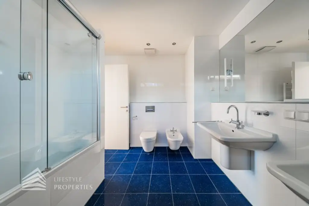 Wunderschöne 4 - Zimmer Wohnung mit Terrasse und Garten