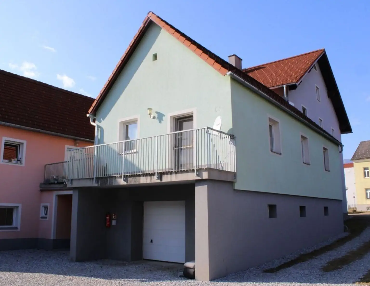 Renditeobjekt mit 3 Wohneinheiten und Garage in Sankt Marein
