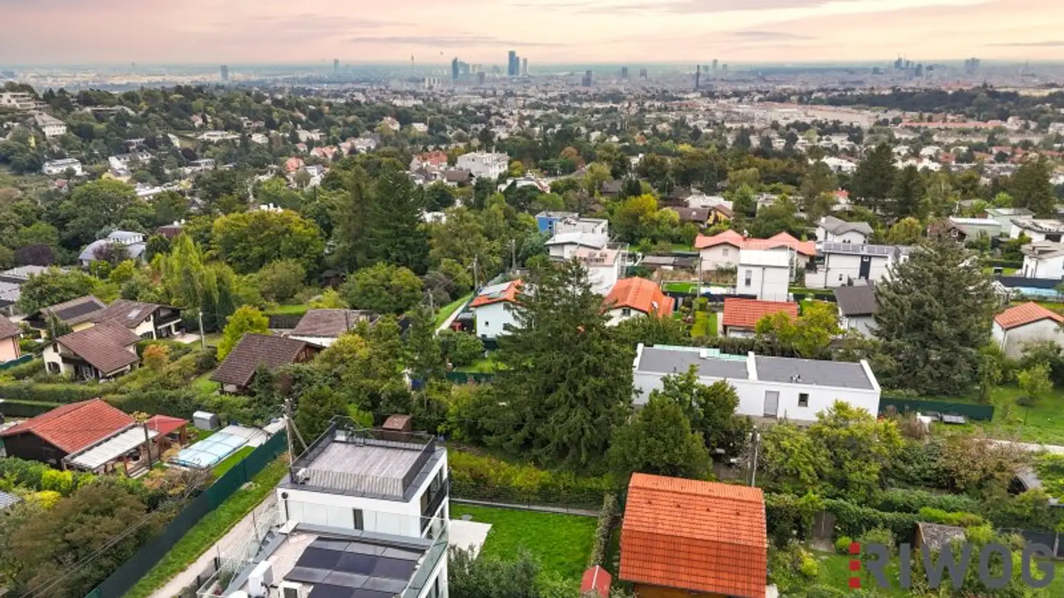 MINI VILLA AM HACKENBERG MIT CA. 37m² DACHTERRASSE UND IMPOSANTEM WEITBLICK AUF DIE CITY - EIGENGRUND IM KLEINGARTEN - GANZJÄHRIG BEWOHNBAR