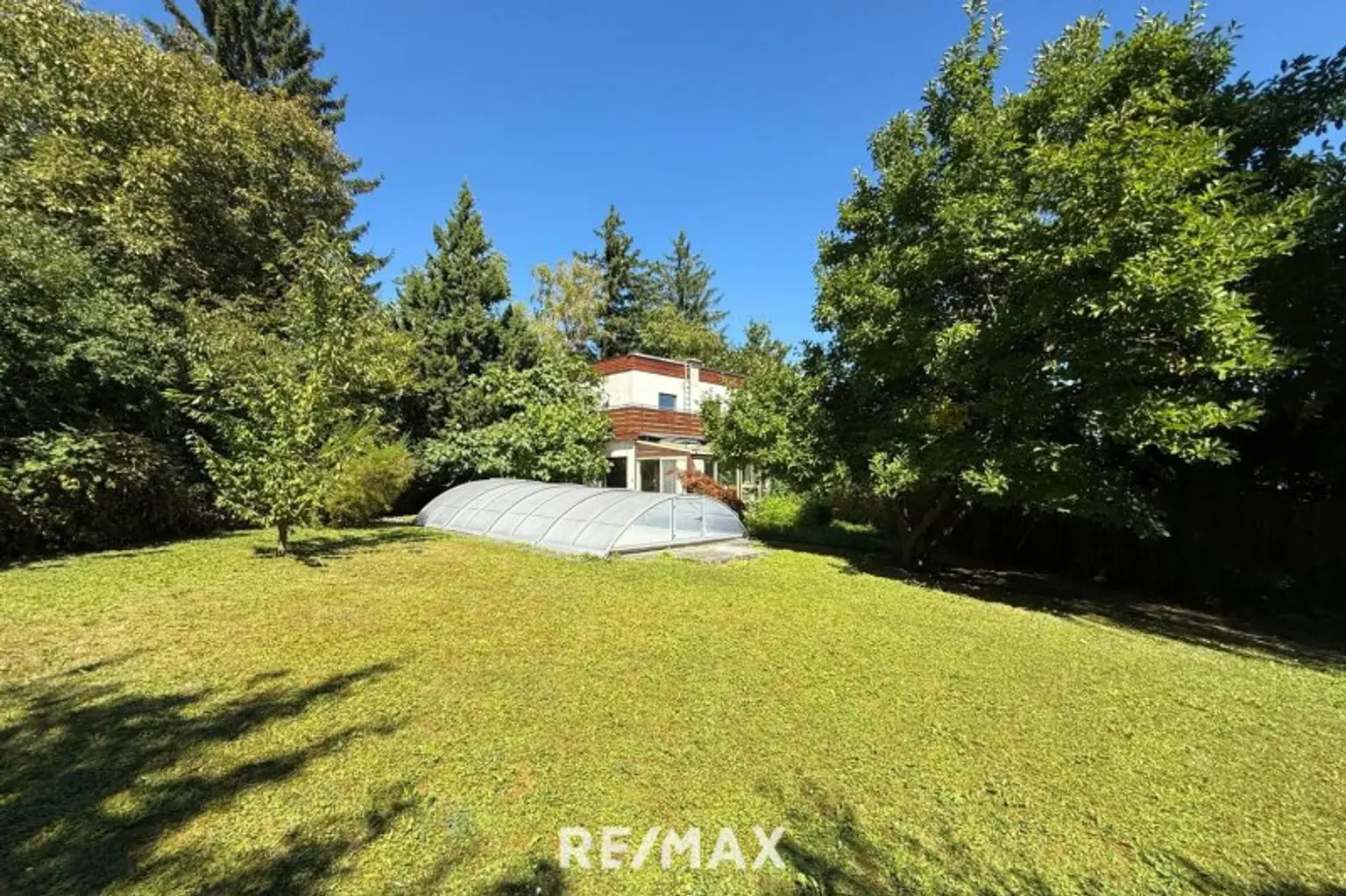 In MAUER uneinsichtiges und traumhaftes Gartenparadies