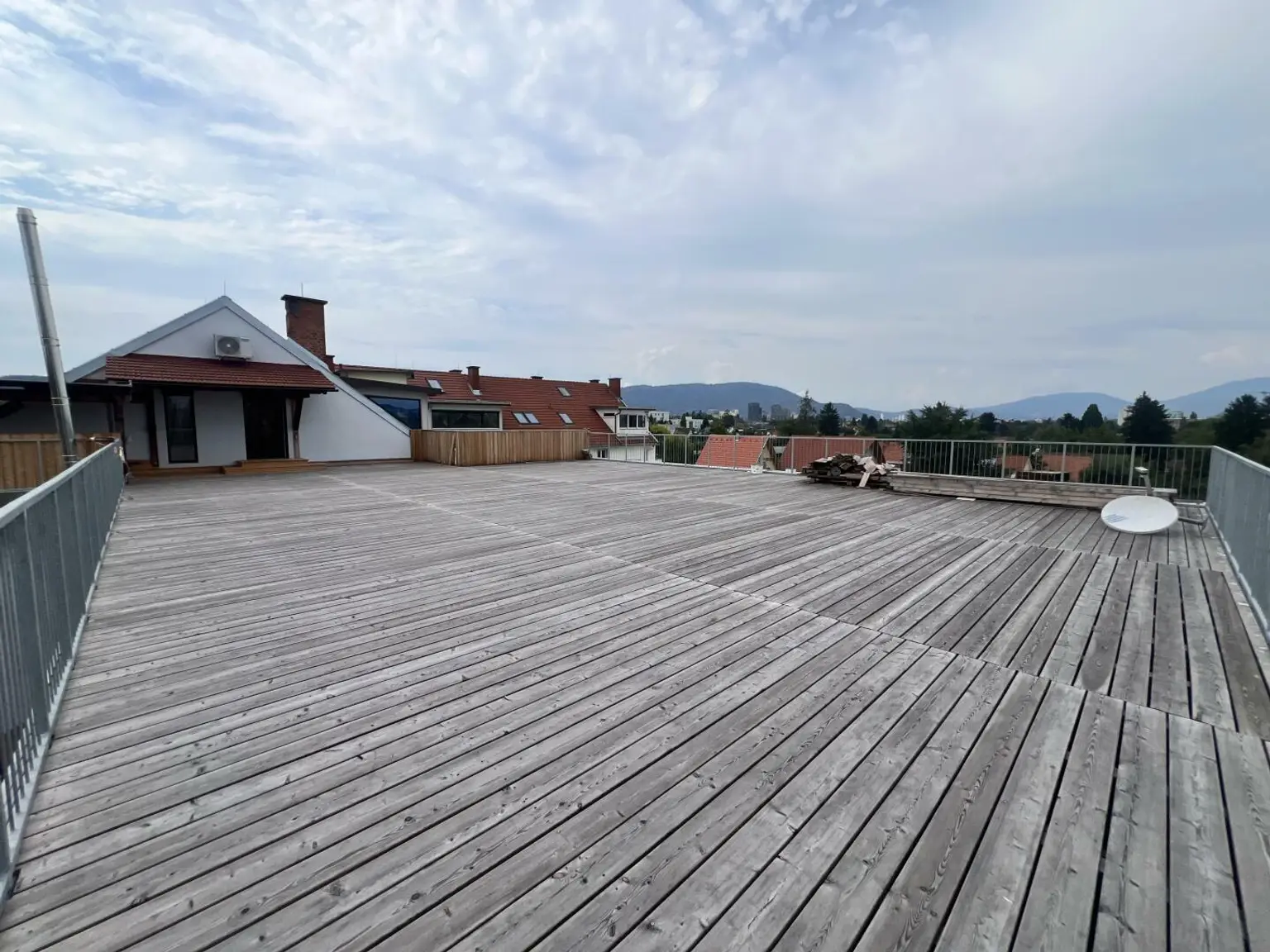 Penthouse-Wohnung + 270m2 Dachterrasse zur Miete als Wohnung oder Büro