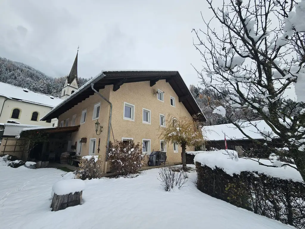 Gepflegtes Landhaus mit insgesamt 5 Wohnungen